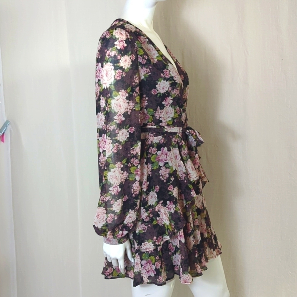 Floral V-Neck Dress with Ruffles Large - Picture 4 of 7
